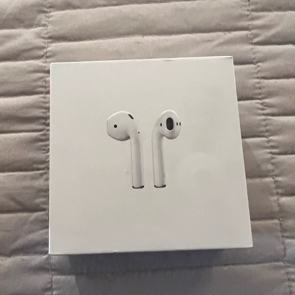 Apple AirPods with Charging Case in White